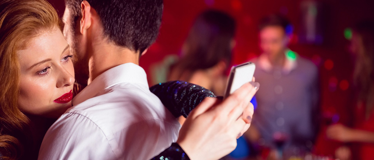 How to track my wife's phone without her knowing