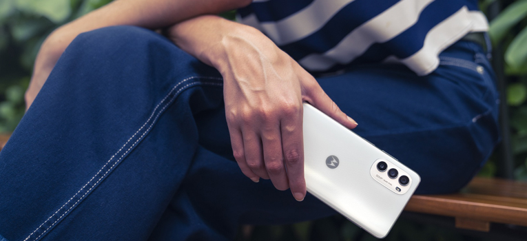 Spy on Motorola Moto G82 with phone tracker app